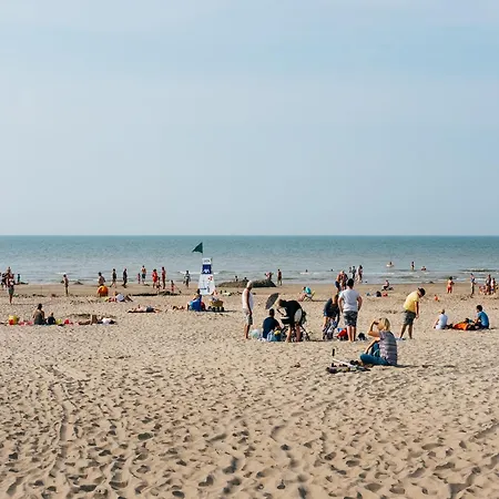 Charming Near Beach, Cleaning Included * De Panne
