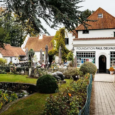 Charming Near Beach, Cleaning Included De Panne